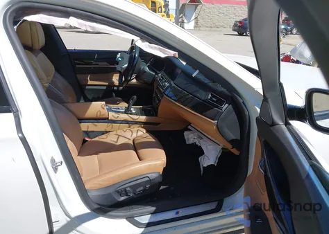2015 BMW 750 Lxi из США, поврежденный, VIN WBAYF8C54FD655171